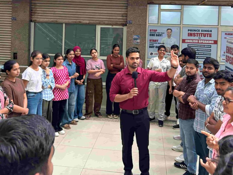 Prince Singh with students at a live session — photo 2