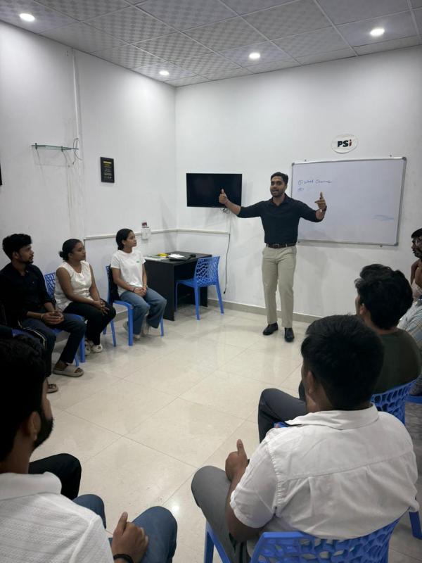 Prince Singh with students at a live session — photo 8