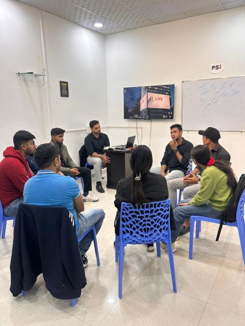 Prince Singh with students at a live session — photo 12