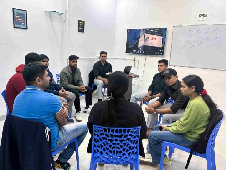 Prince Singh with students at a live session — photo 4