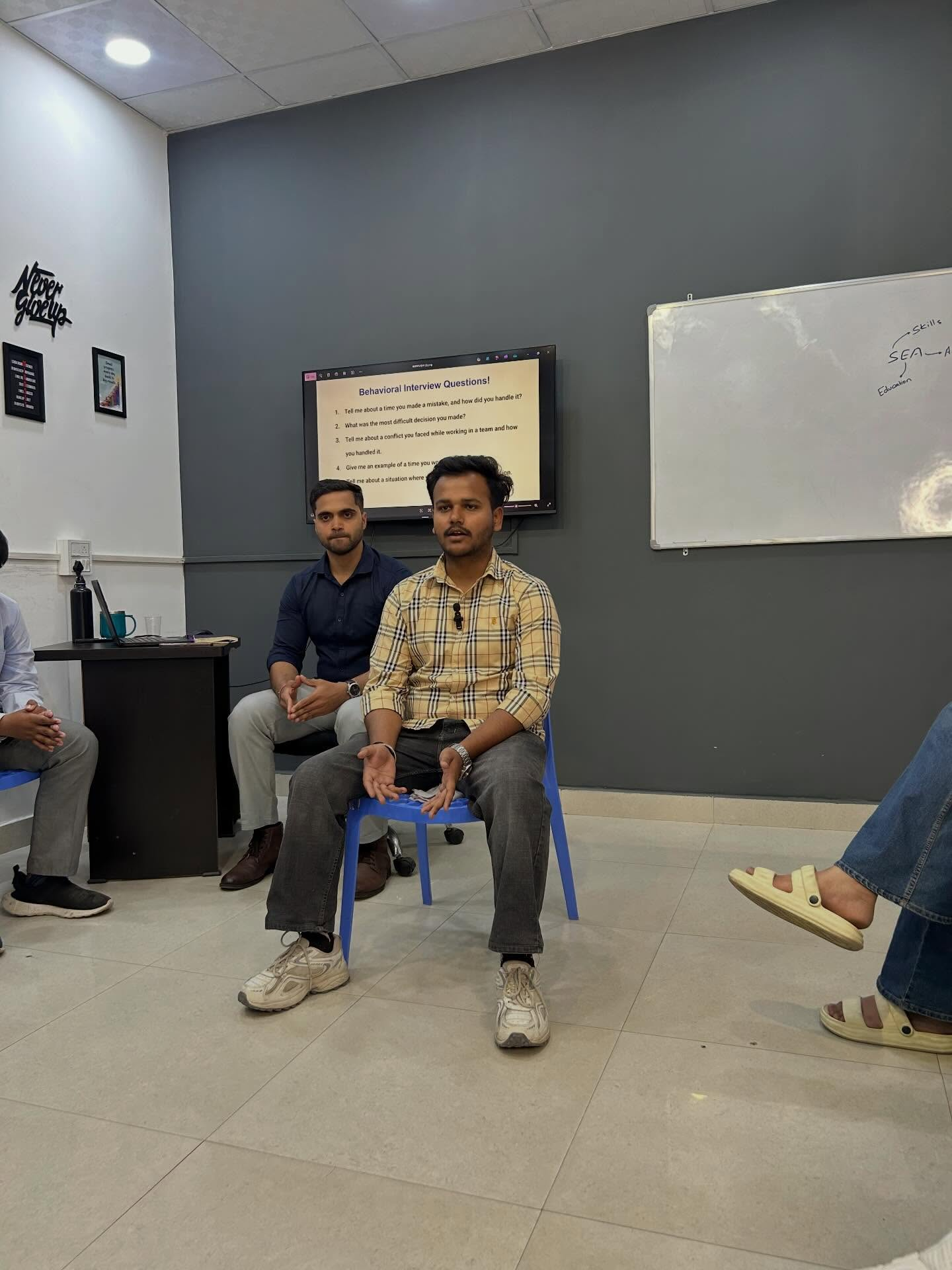 Prince Singh with students at a live session — photo 6